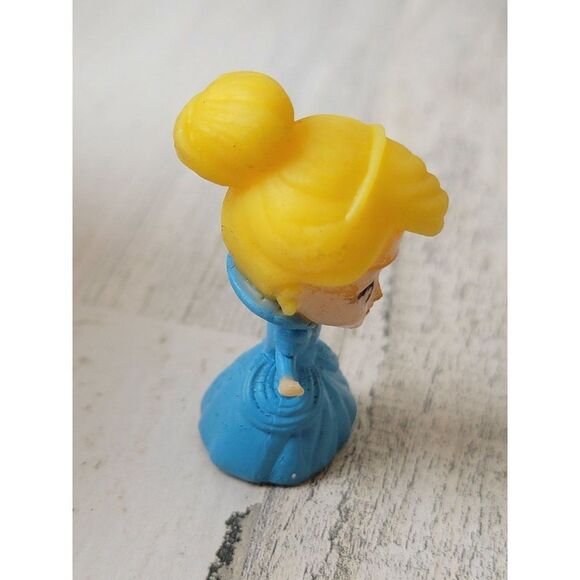 Disney mini rubber Cinderella princess toy figure - Picture 3 of 5